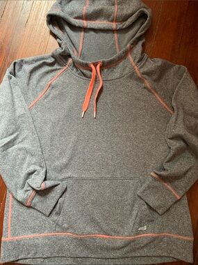 Avia hoodie with front pocket
